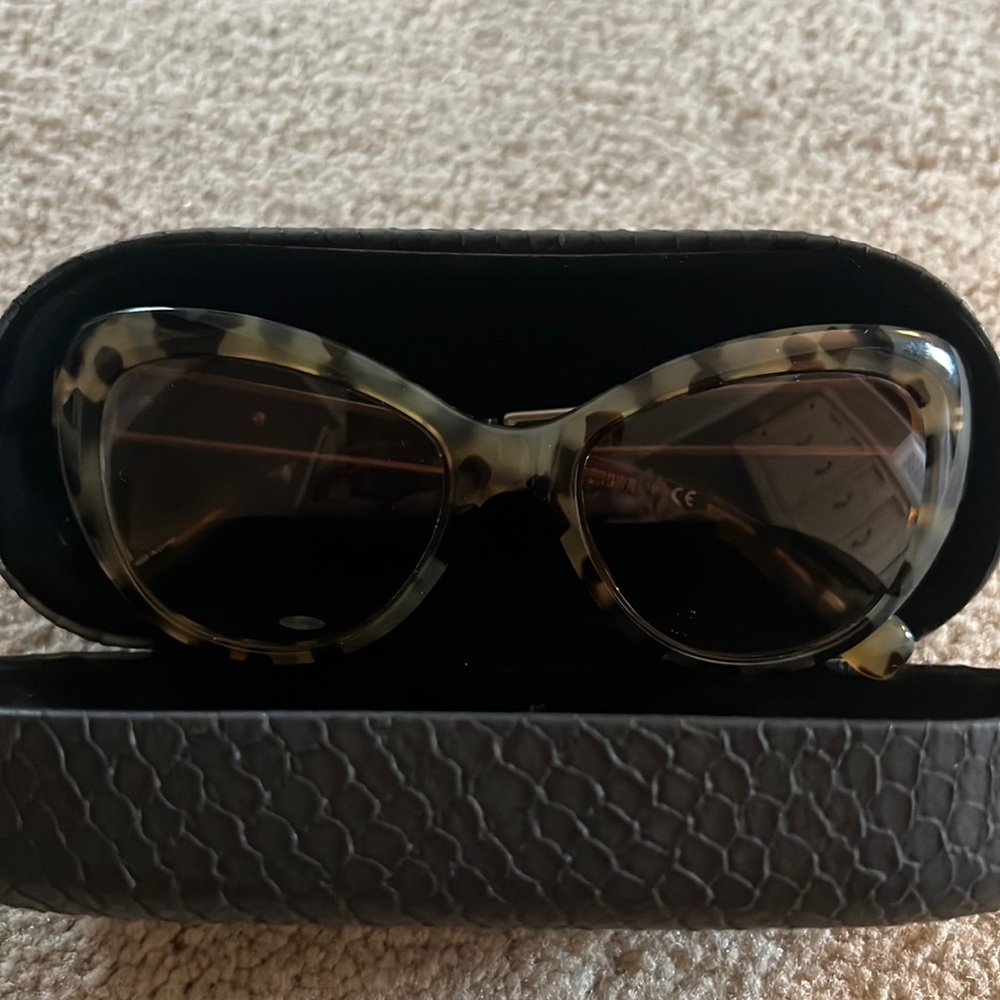 Sale today & Veterans Day!!! Sunglasses (progressive prescription). GREAT COND